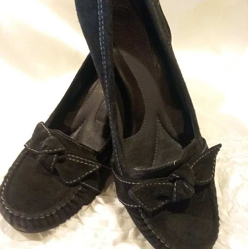 Comfortable  Nurture Suede Pumps